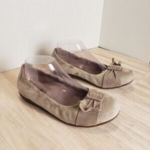 Abeo Tabitha Tan Leather Flats Women’s Size 8N Comfort Slip-On Buckle Detail